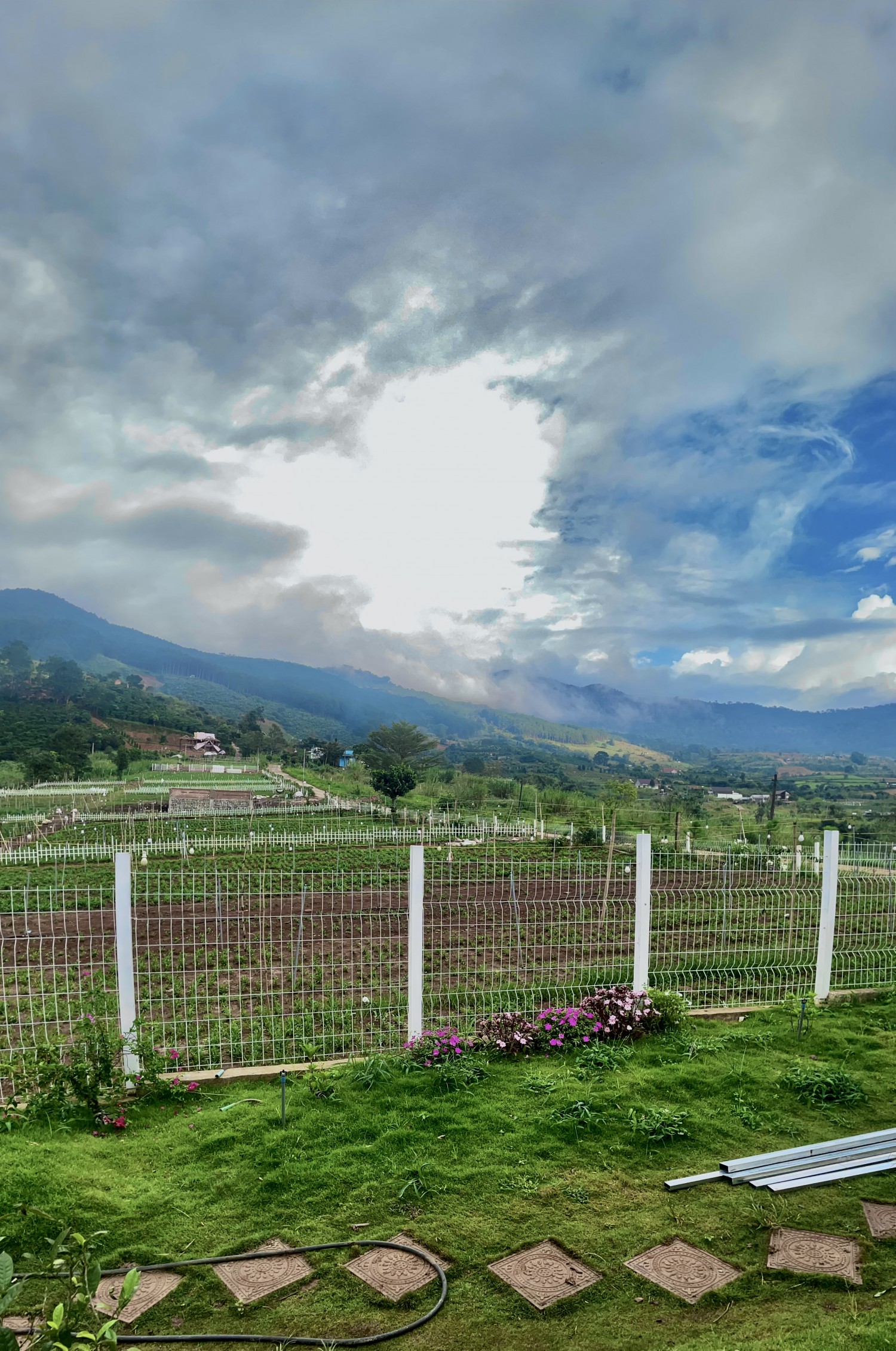 lo dat nam ban hon 240m2 view dep thoang mat ven da lat